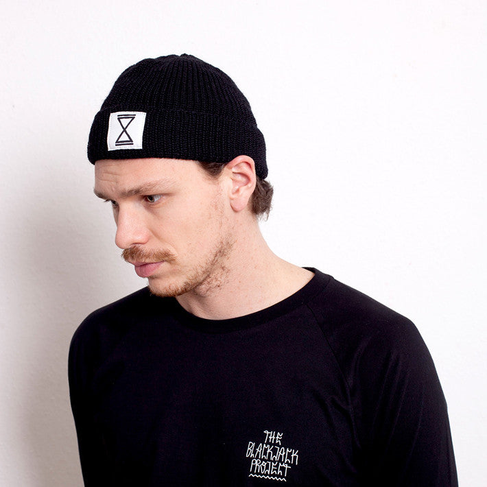 short beanie "ROUGH"
